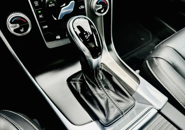 Volvo V60 cena 77900 przebieg: 202762, rok produkcji 2018 z Sztum małe 781